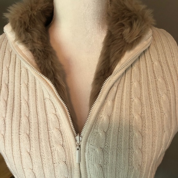 Knit vest with fair fur lining - Picture 4 of 11